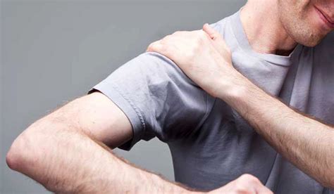 Болит рука в плечевом суставе при поднятии руки лечение