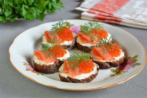 Бутерброды с красной рыбой на праздничный стол рецепты с фото простые