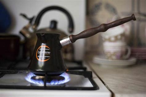 Как варить кофе в турке на газовой плите правильно и вкусно