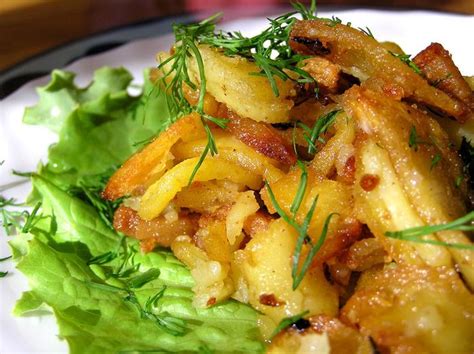 Как вкусно пожарить картошку на сковороде с луком