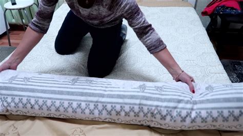 Как заправить одеяло в пододеяльник