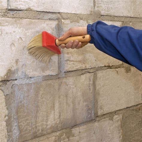 Как нанести грунтовку на стену