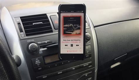 Как подключить телефон к машине чтобы слушать музыку