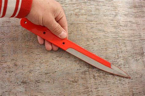 Как правильно метать ножи