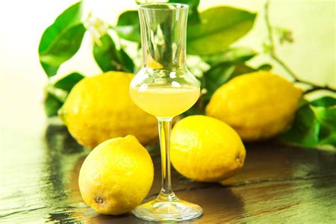 Как пьют лимончелло