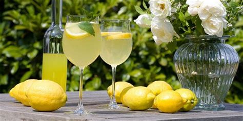 Как пьют лимончелло