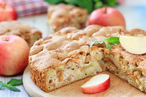 Как сделать шарлотку с яблоками в духовке рецепт