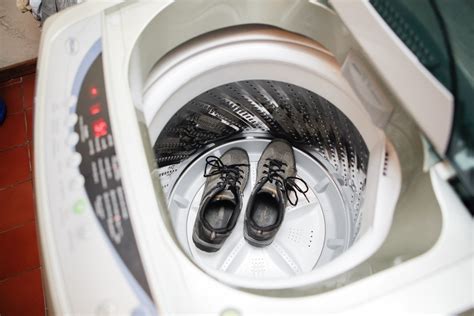 Как стирать кроссовки в стиральной машине автомат