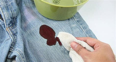 Как убрать масляное пятно с одежды