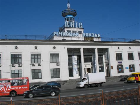 Киевский вокзал речной трамвайчик