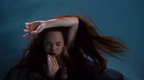 Линда танец под водой