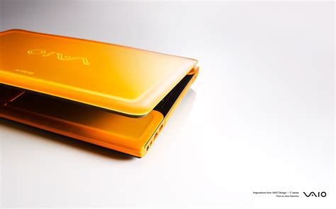 Оранжевый ноутбук
