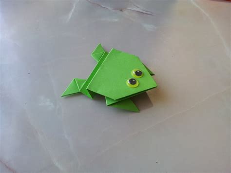 Оригами из бумаги лягушка прыгающая