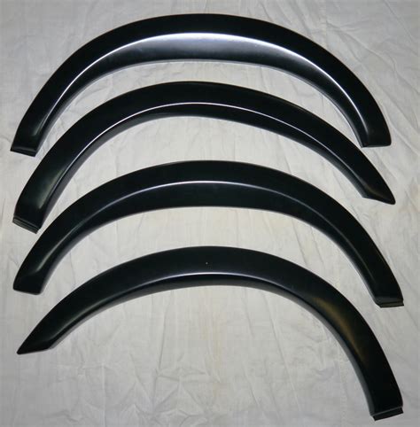 Пластмассовые накладки на арки колес