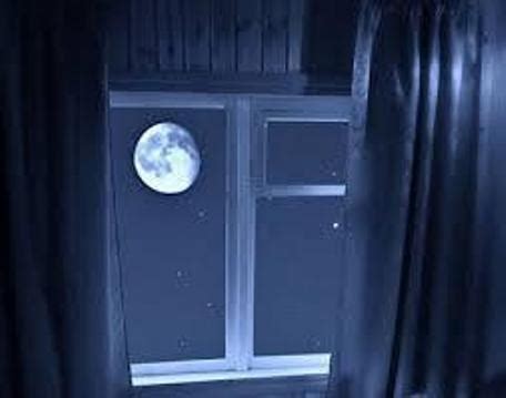Пусть уйдет луна в окне что напомнит о тебе