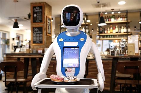 Робот официант