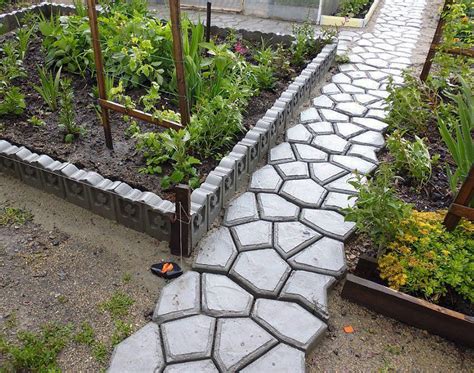 Садовая дорожка из бетона