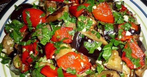 Салат из баклажанов с помидорами и болгарским перцем и чесноком на зиму