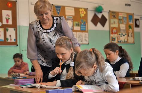 Сколько получает учитель в москве