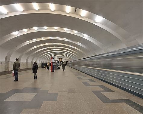 Станция метро южная