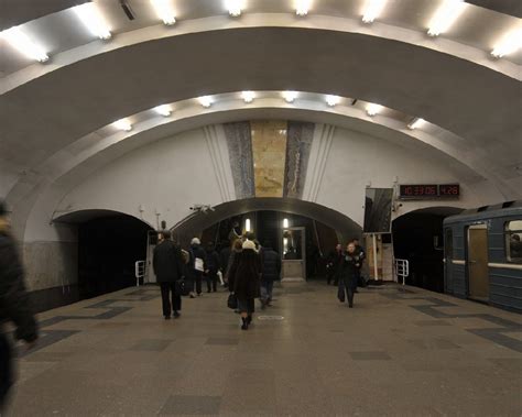 Станция метро южная