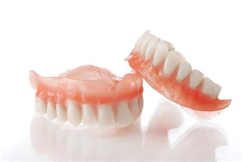 Съемные зубные протезы при полном отсутствии зубов цены