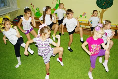 Танец для детей с движениями и музыкой
