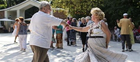 Танцы для пенсионеров бесплатно