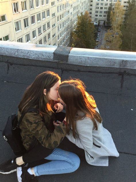 Lesbian kissing videos